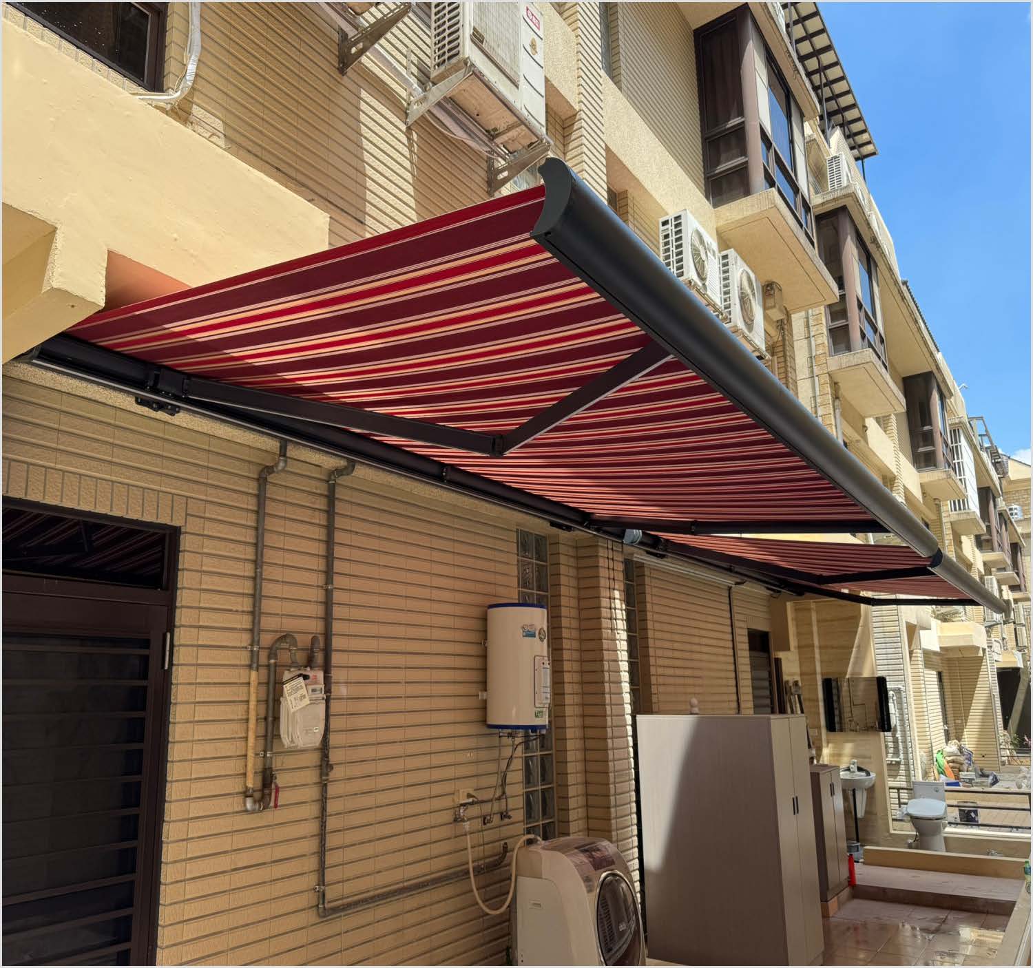 【電動伸縮遮陽棚】尊爵款「一鍵開合，晴雨無憂。」