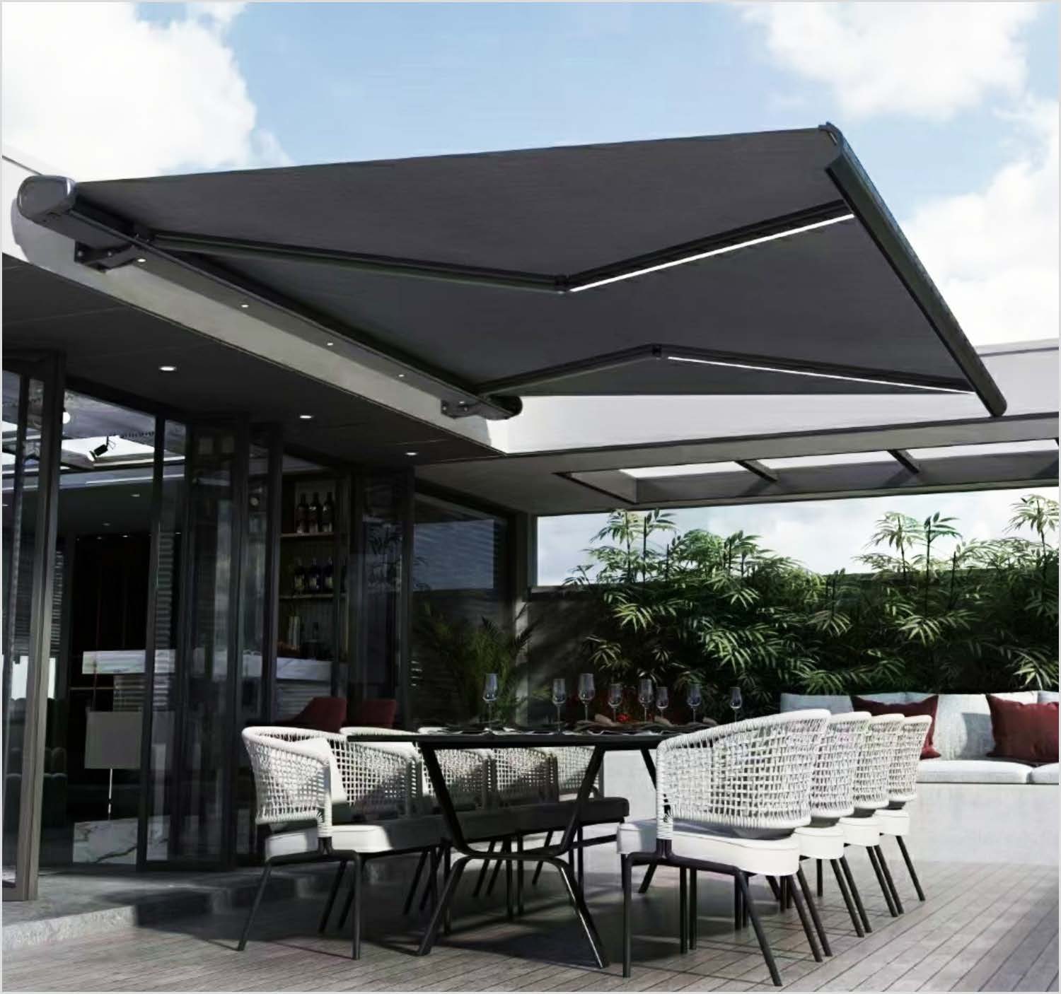 【電動伸縮遮陽棚】尊爵款「一鍵開合，晴雨無憂。」